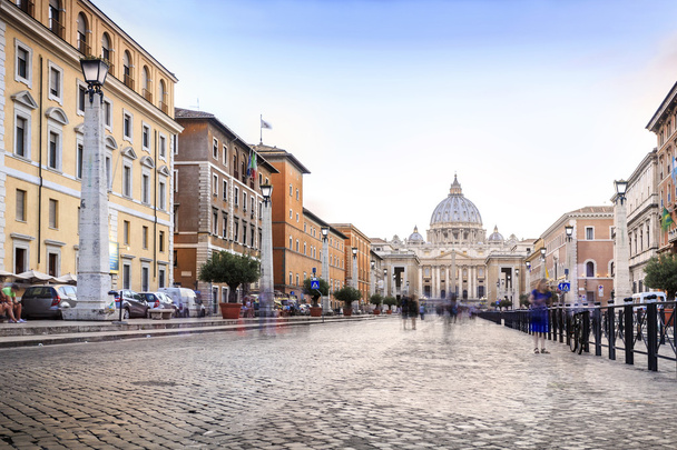 Petersbasilika und Petersplatz in der vatikanischen Stadt - Foto, Bild