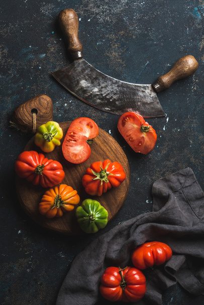 Fresh colorful ripe heirloom tomatoes - Photo, Image