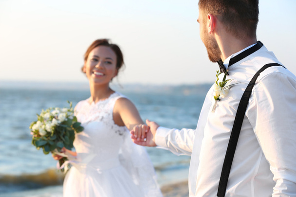 mladý ženich a nevěsta  - Fotografie, Obrázek