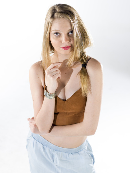 schöne junge blonde Frauen Porträt im Studio - Foto, Bild