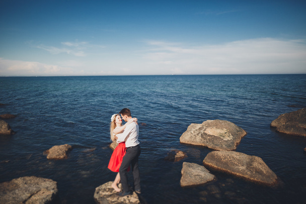 Charming bride, elegant groom on landscapes of mountains and sea Gorgeous wedding couple - Foto, imagen