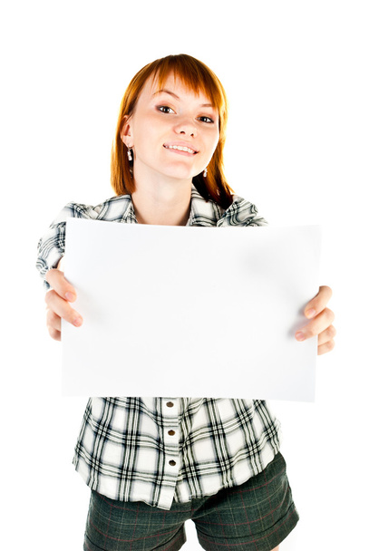Женщина держит бумагу
 - Фото, изображение