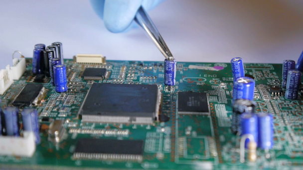 A worker solder circuit boards - Footage, Video