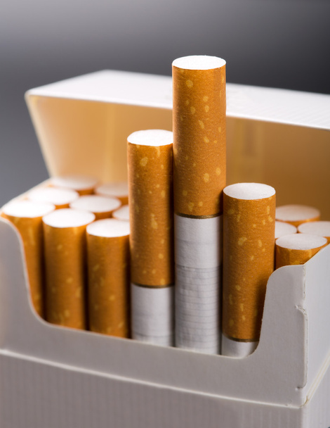 Cigarrillos en paquete - Foto, Imagen