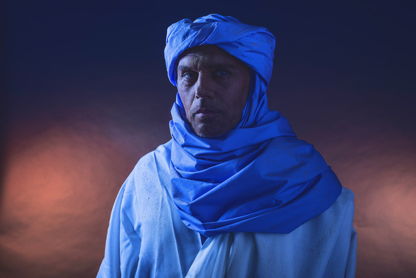 Berber άνθρωπος στο φως τη νύχτα  - Φωτογραφία, εικόνα