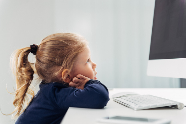 Little child at computer - Photo, Image