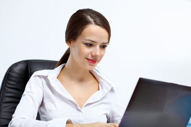 Young businesswoman in the office - Foto, Imagem