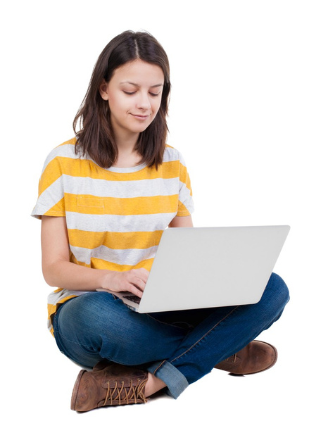 Woman sitting on floor with laptop. - Zdjęcie, obraz