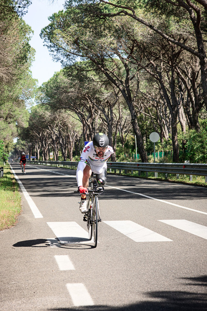 Grosseto, Italy - May 09, 2014: The cyclist without an arm and feet with the bike during the sporting event - Foto, Imagen