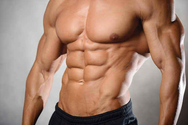 Fuerte atlético hombre fitness modelo mostrando seis abdominales paquete
 - Foto, Imagen