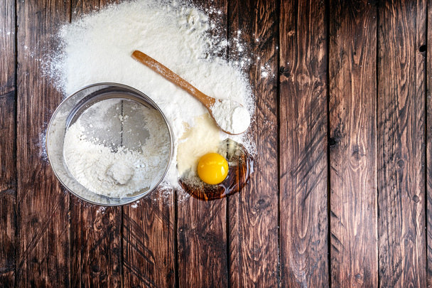 flour, egg, sieve board - Valokuva, kuva