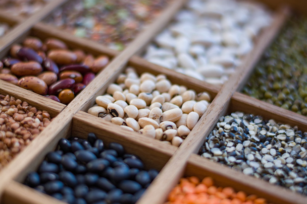 Sbírku nejrůznějších čočka, fazole, hrášek, obilí, krupice, soyb - Fotografie, Obrázek