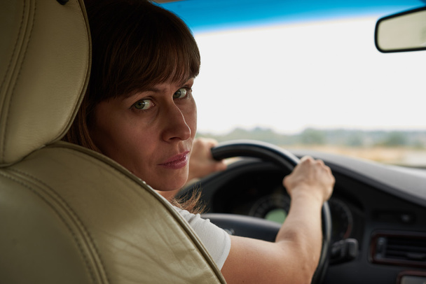 femme conduisant une voiture - Photo, image