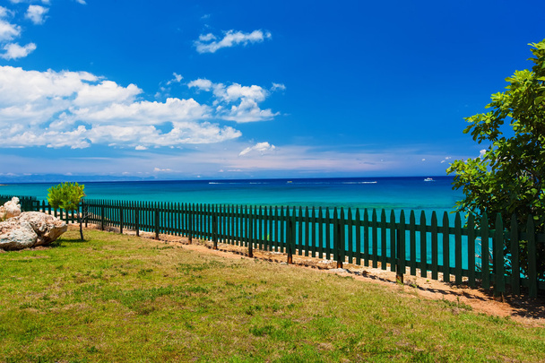 una terraza de verano con vistas al mar Mediterráneo
 - Foto, imagen