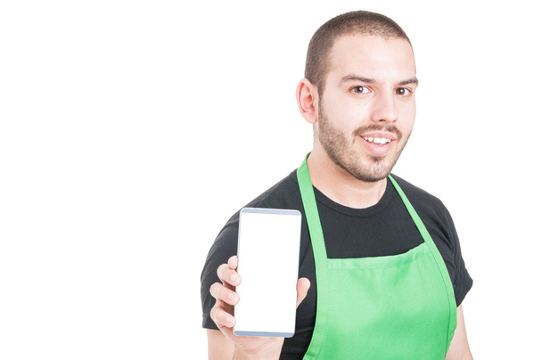 Mężczyzna pracownik wyświetlone puste biały ekran telefonu - Zdjęcie, obraz