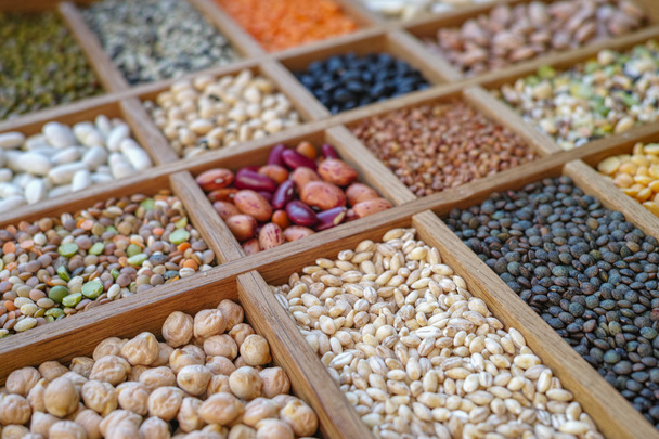 Sbírku nejrůznějších čočka, fazole, hrášek, obilí, krupice, soyb - Fotografie, Obrázek