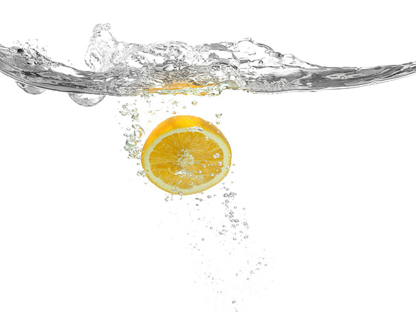 Lemon falling into water  - Valokuva, kuva