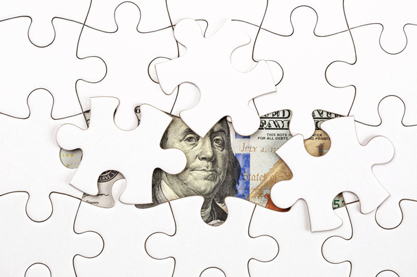 Collecting dollar banknote with jigsaw puzzle - Foto, afbeelding