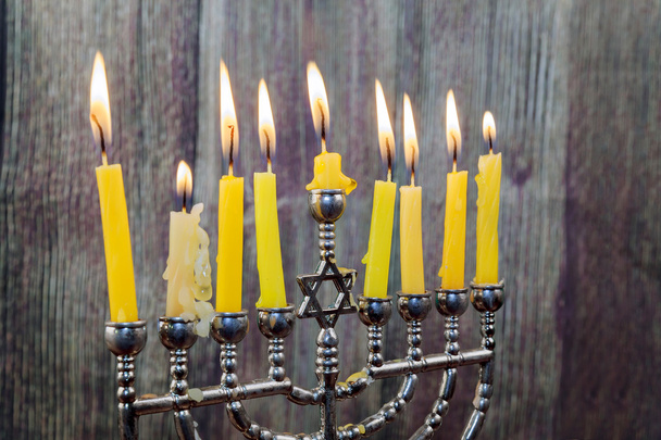 Las velas de Janucá todas seguidas. Brillante, brillante la fiesta judía
. - Foto, imagen
