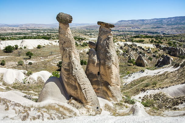 Τρεις Χάριτες βραχώδης σχηματισμός κοντά σε Ουργκούπ στην Καππαδοκία, Νεβζεχίρ, Τουρκία - Φωτογραφία, εικόνα