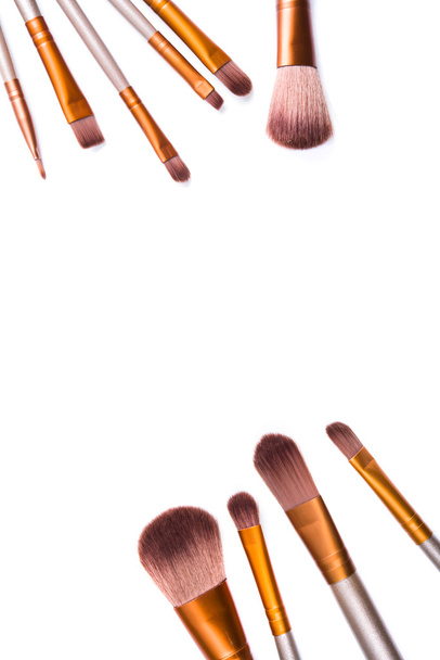 Набор кистей для макияжа, профессиональные инструменты красоты изолированы
 - Фото, изображение