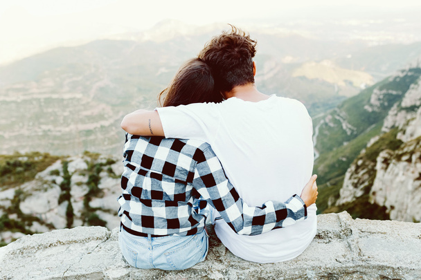 Beautiful young couple enjoying nature at mountain peak. - Valokuva, kuva