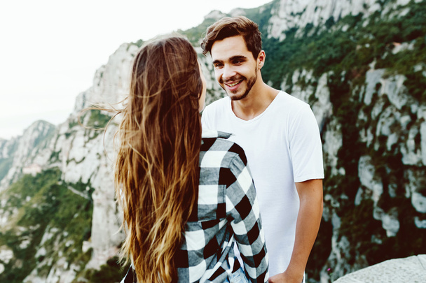 Beautiful young couple enjoying nature at mountain peak. - Fotoğraf, Görsel