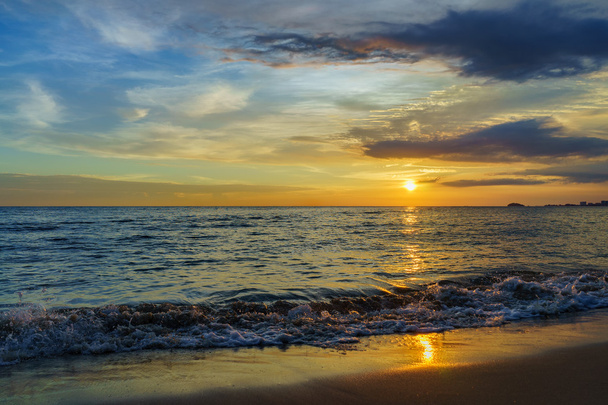 Plajda görkemli günbatımı - Fotoğraf, Görsel