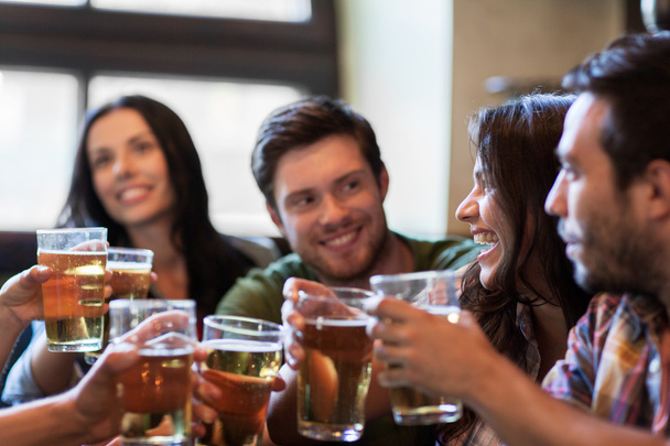 happy friends drinking beer at bar or pub - Фото, зображення