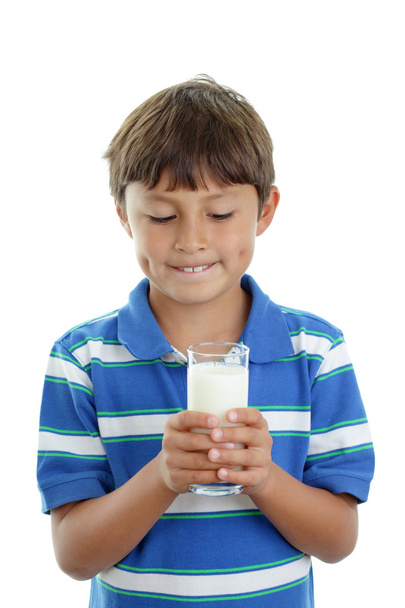 Ragazzo che tiene un bicchiere di latte
 - Foto, immagini
