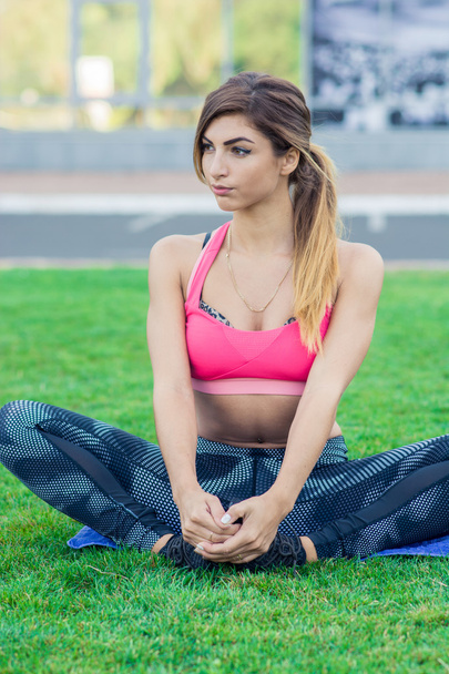 beautiful woman doing yoga in summer park - Foto, Imagen