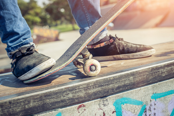 Closeup of skateboarder legs - Zdjęcie, obraz