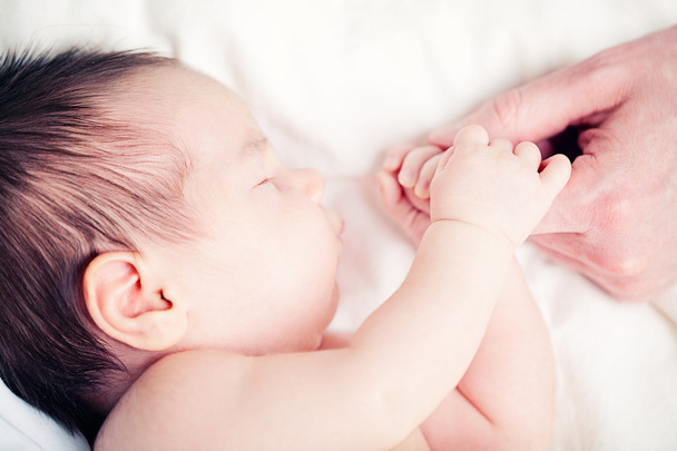 Baby and Dad, Newborn and his Father's Hand - Φωτογραφία, εικόνα