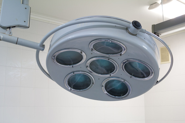 Hastane odasında ameliyat lambası - Fotoğraf, Görsel