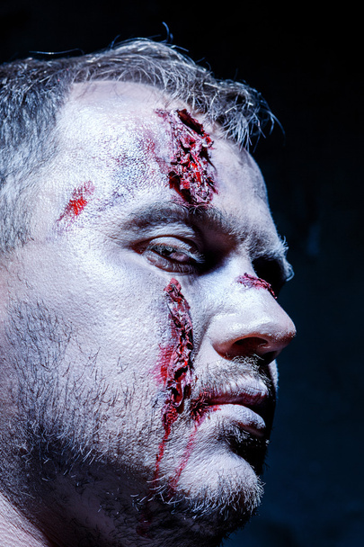 Bloody Halloween theme: crazy killer as young man with blood - Zdjęcie, obraz