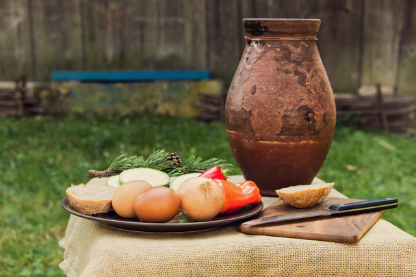 Традиційні страви з хлібом і овочів - Фото, зображення