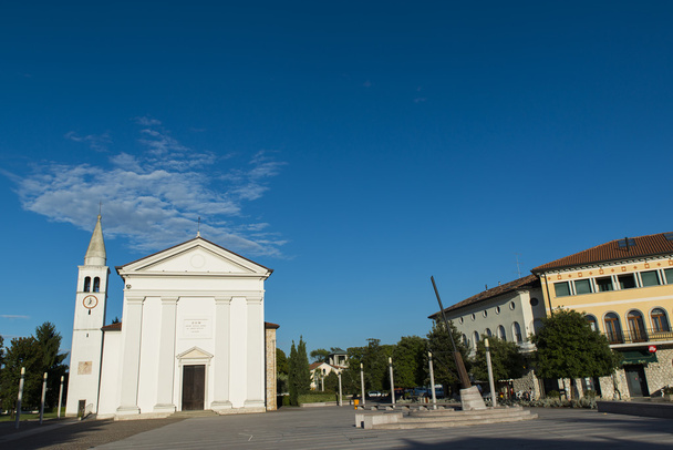 Vieux clocher sur la place centrale Fiume Veneto
 - Photo, image