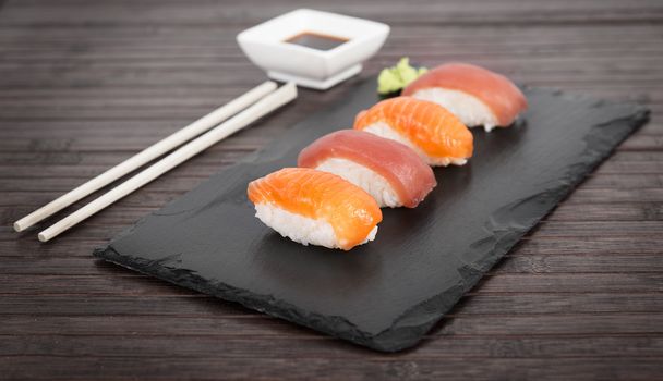 Sushi served on a slate plate - 写真・画像