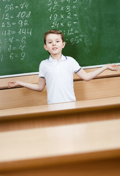 Pupil doesn't know the answer and throws up his hands - Foto, immagini