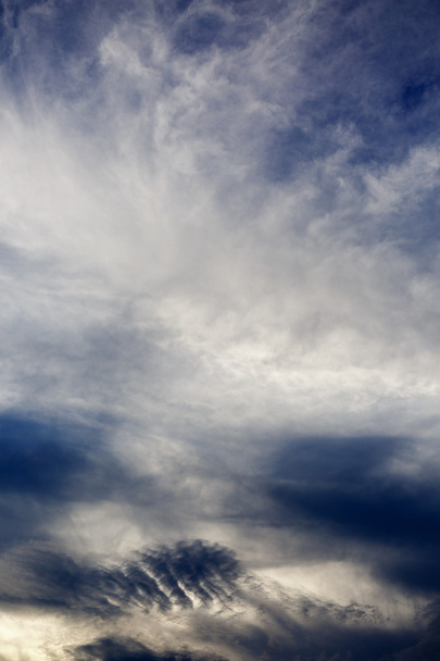 abstrakcyjnej formie chmur na niebie - Zdjęcie, obraz