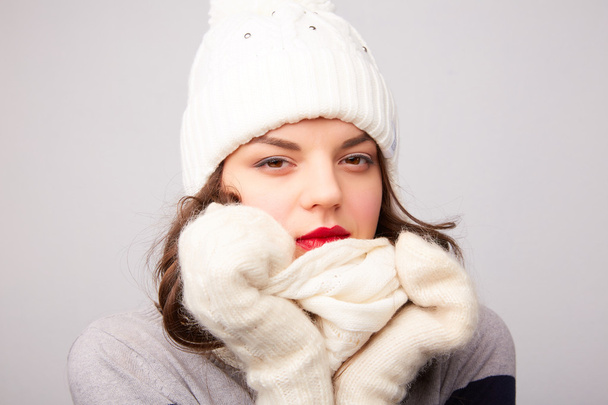woman in winter hat and mittens - Valokuva, kuva