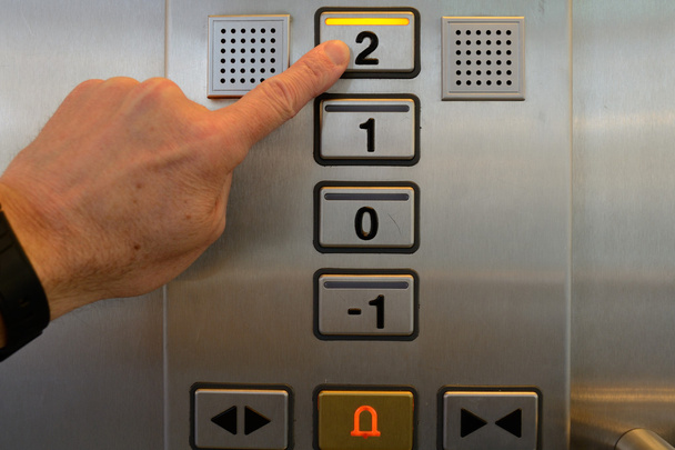 Pressione o botão do elevador
 - Foto, Imagem