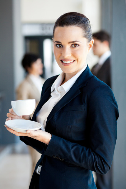 Beautiful young businesswoman drinking coffee - Foto, imagen