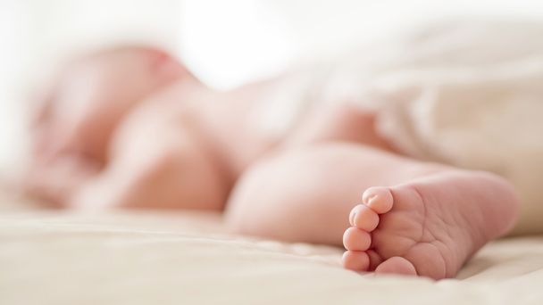 recém-nascido relaxante
 - Foto, Imagem