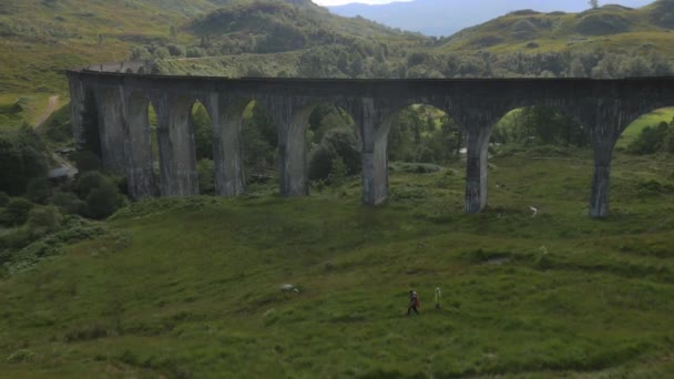 emberek vasúti Glenfinnan viadukt - Felvétel, videó
