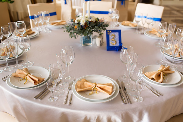 Wedding table with flower composition - Фото, зображення