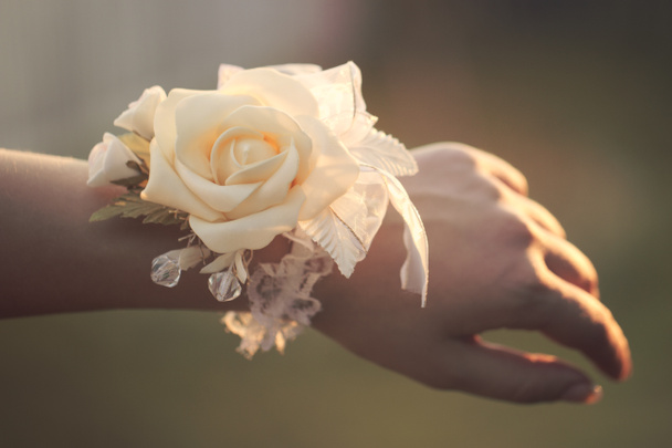 λουλούδι στο χέρι από τα bridesmaids - Φωτογραφία, εικόνα