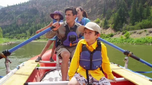 rodziny, rafting na rzece Kolorado  - Materiał filmowy, wideo