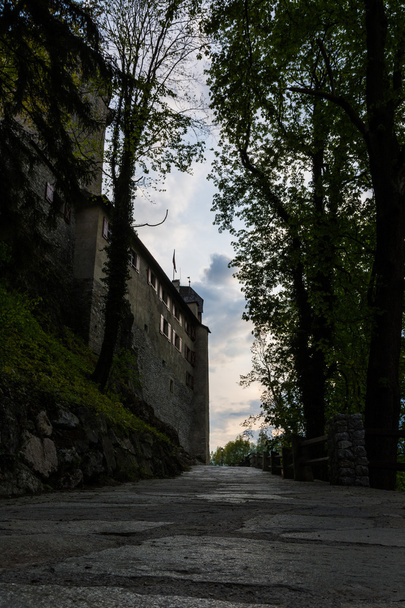 中世の城 Matzen オーストリアに私道 - 写真・画像