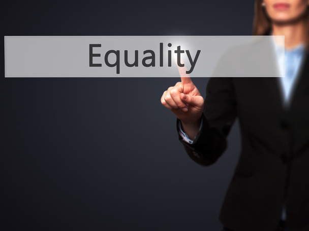 Equality - Бізнес-леді натискає сучасні кнопки на віртуальному s
 - Фото, зображення